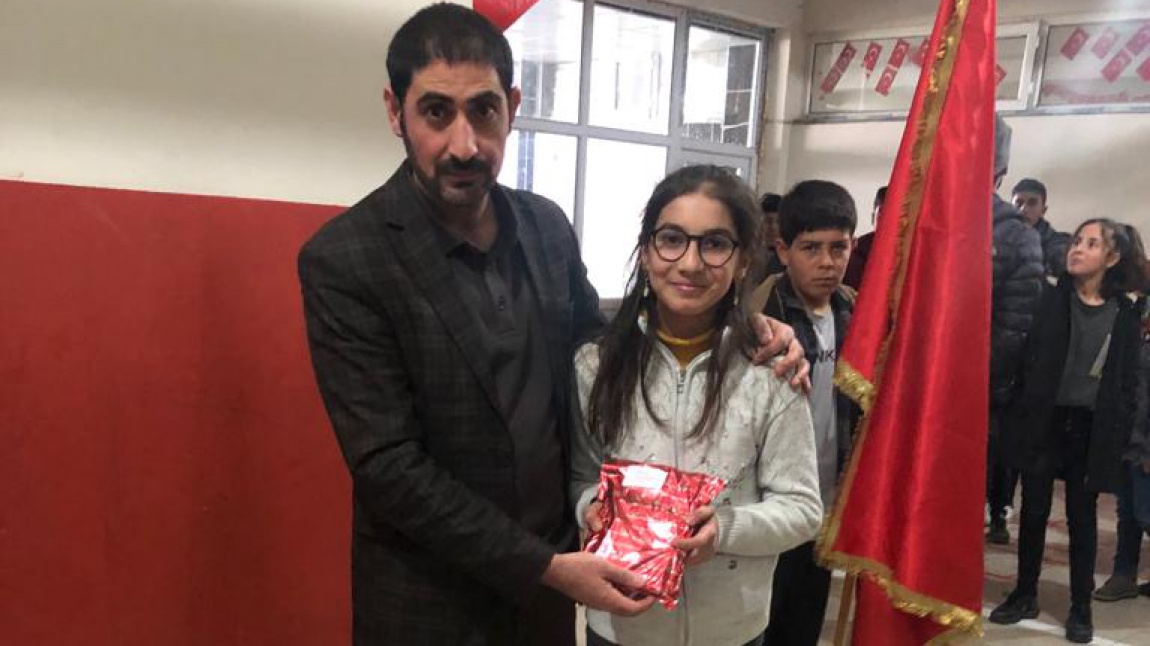 Öğrencimiz İstiklal Marşı'nı Güzel Okuma Yarışmasında 1. oldu